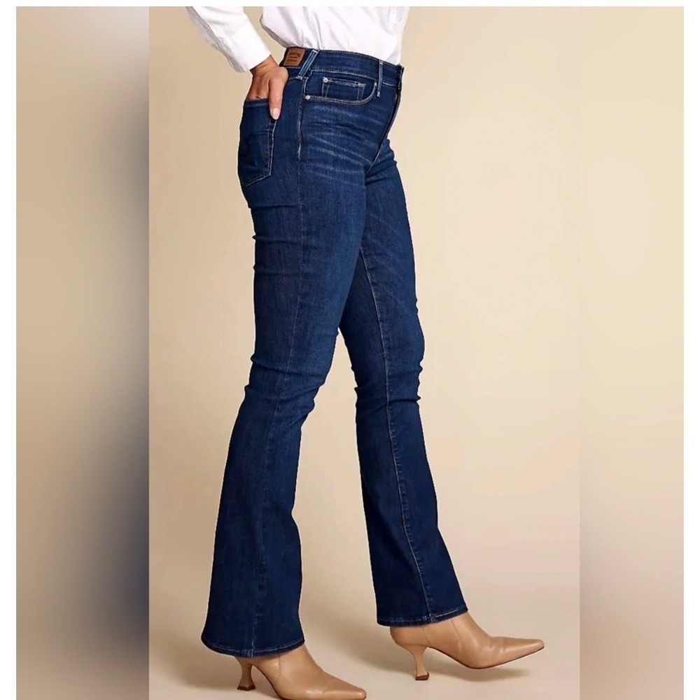 Signature by Levi Strauss Womens 16 W33 Shaping Mid Rise Bootcut Jeans Dark Wash